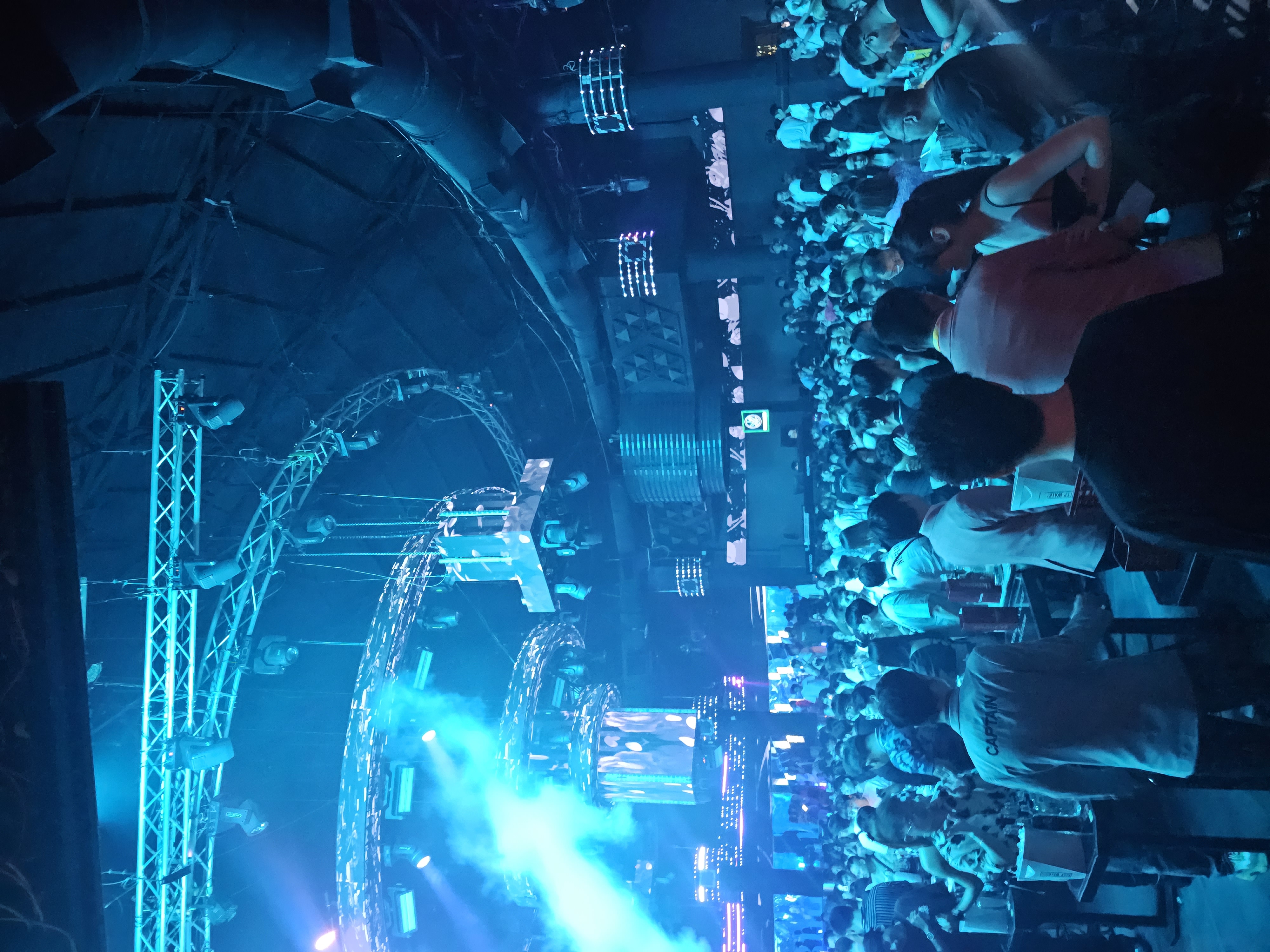 다낭 ADM 클럽 블루 레이저 파티 대규모