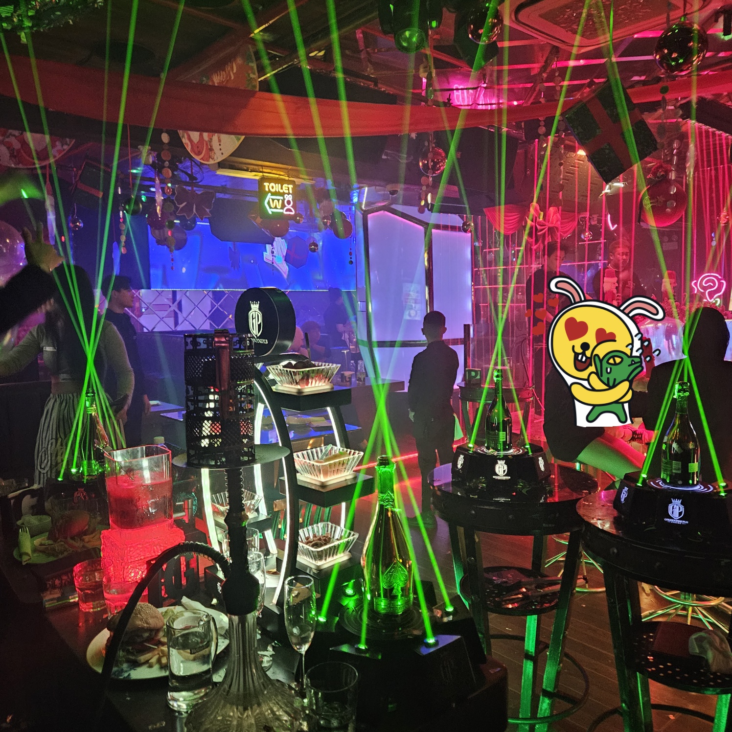 다낭 뉴골든파인 VIP 테이블 Dom Perignon 샴페인