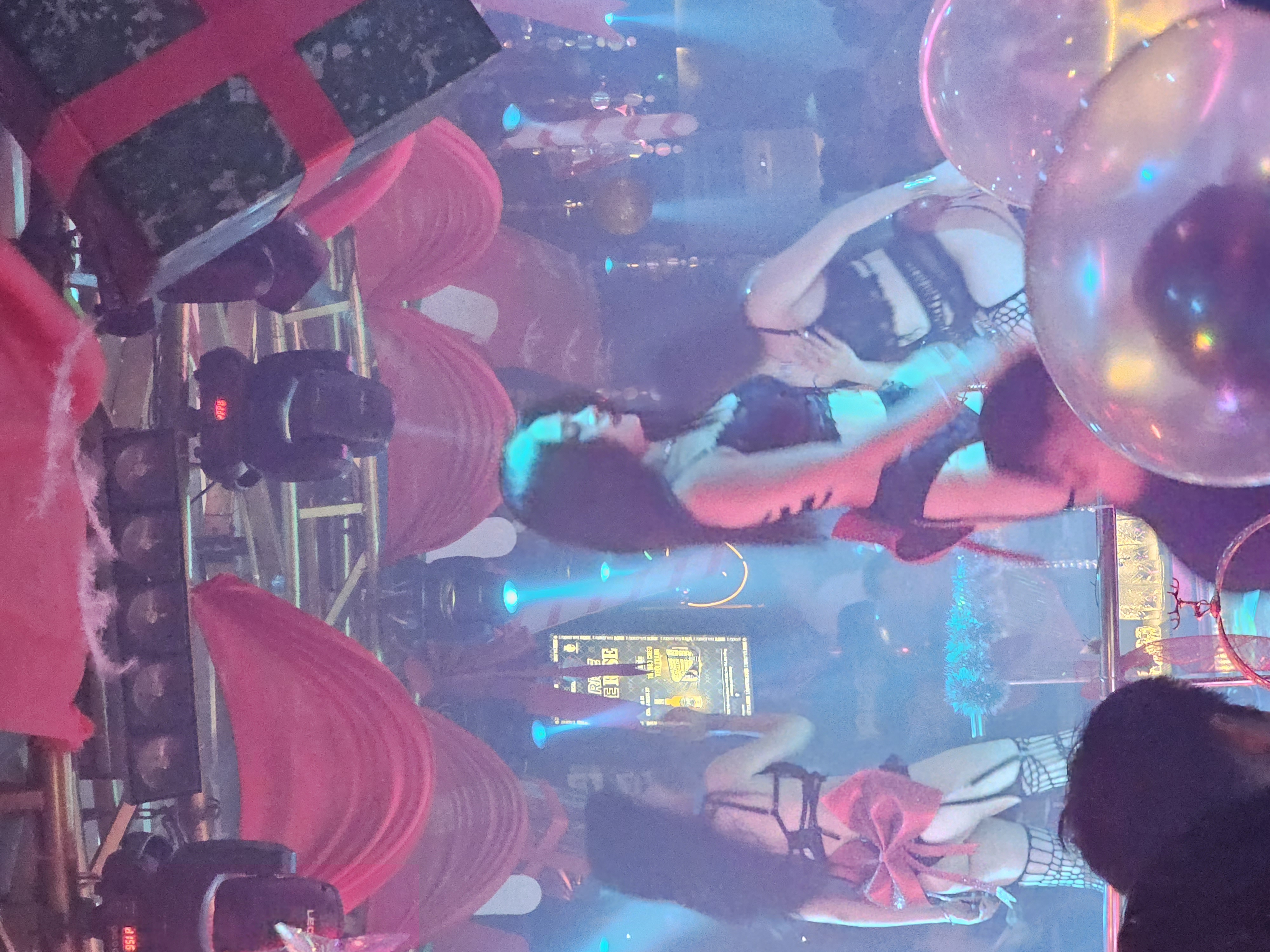 다낭 클럽 댄서 퍼포먼스 쇼 Girls Girls Girls