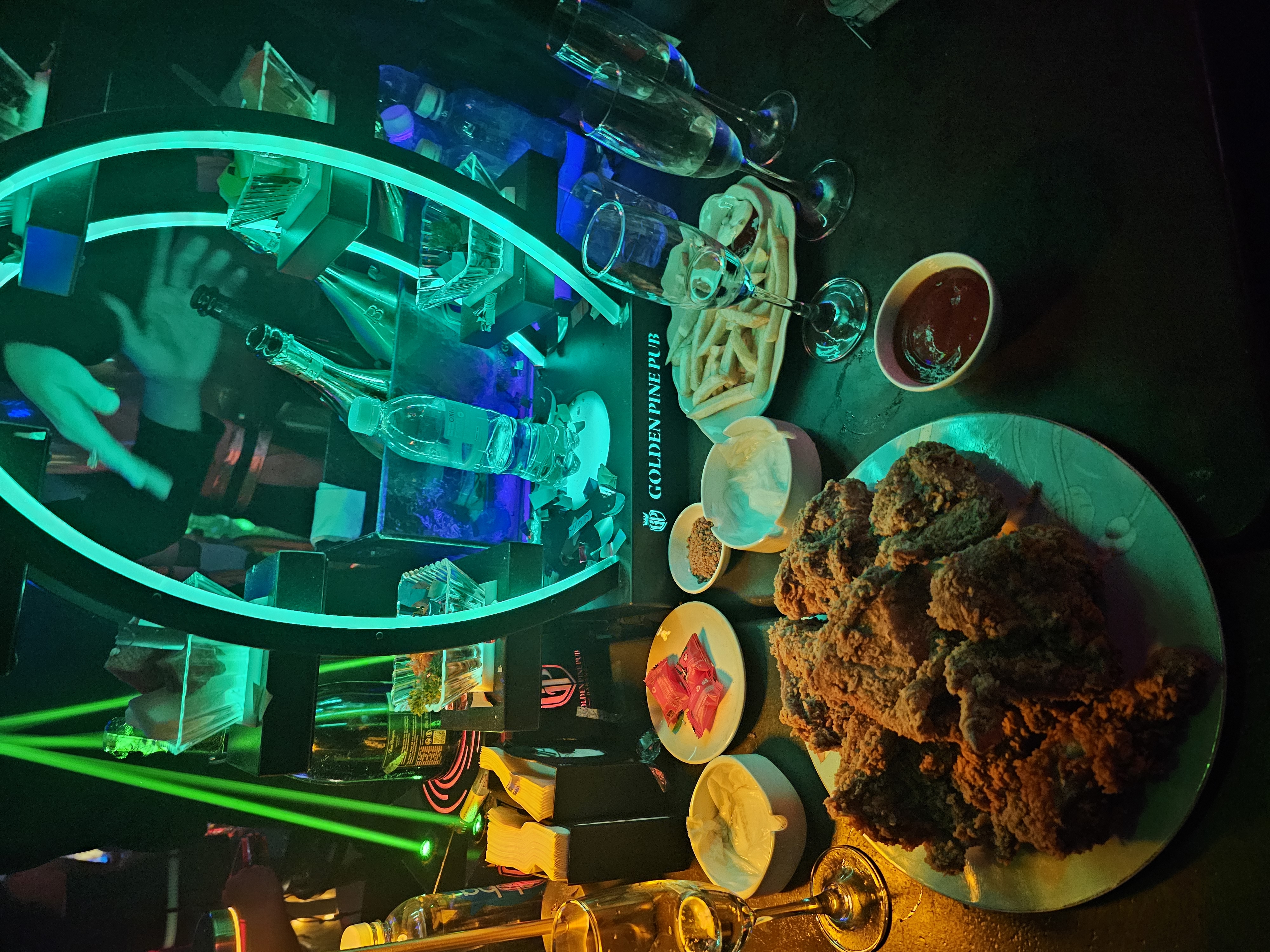 다낭 뉴골든파인 펍 VIP 테이블 서비스