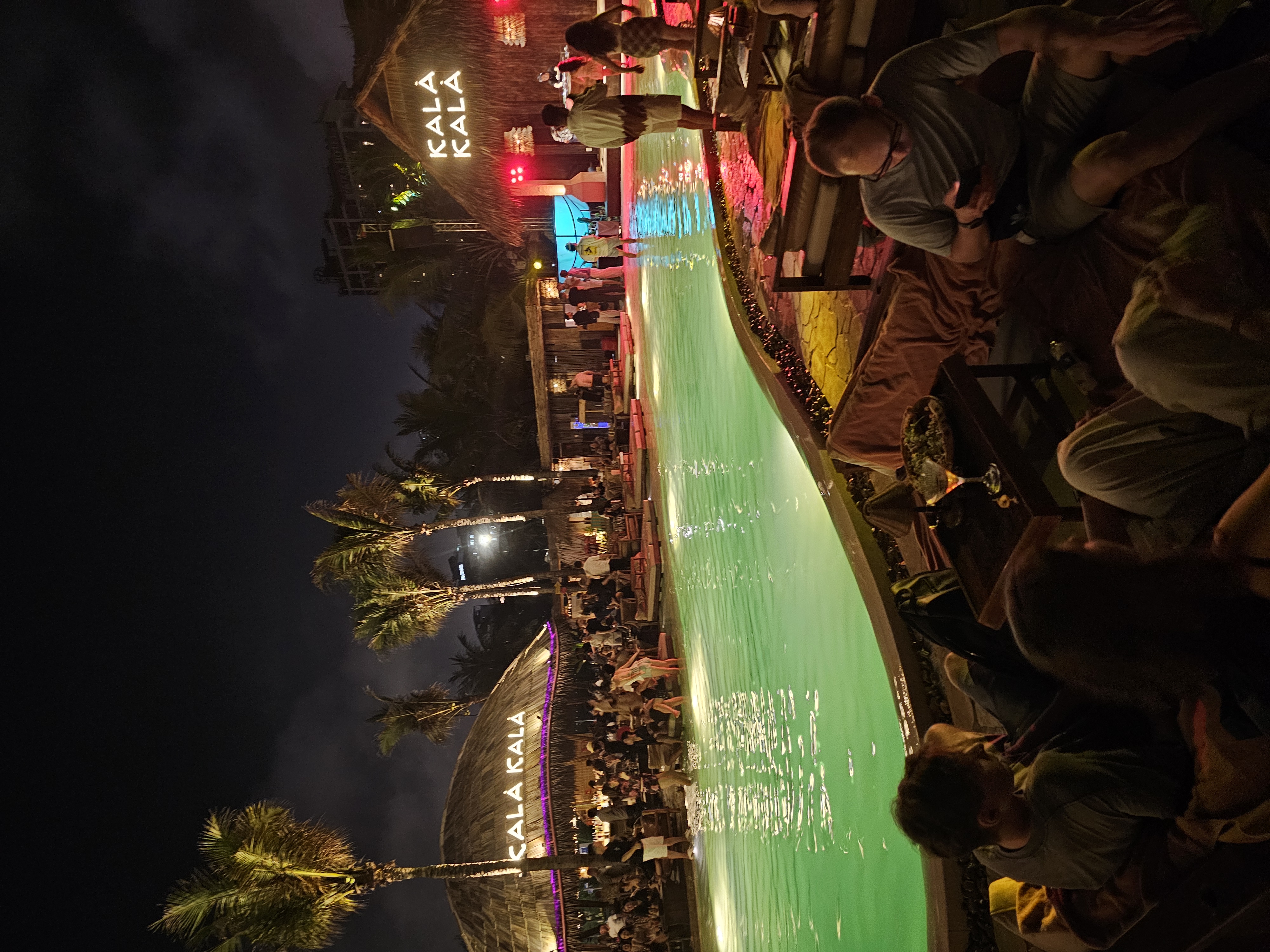 다낭 비치클럽 칼라칼라 야외 풀파티