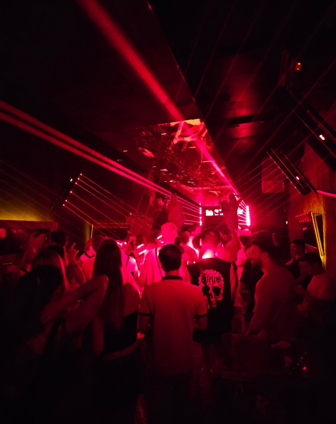 다낭 클럽 레드 레이저쇼 Hair of the Dog Bar